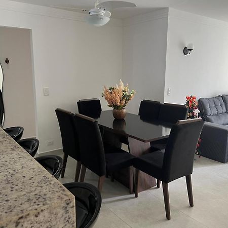 Beleza De Apartamento 300 Metros Da Praia กัวรูจา ภายนอก รูปภาพ