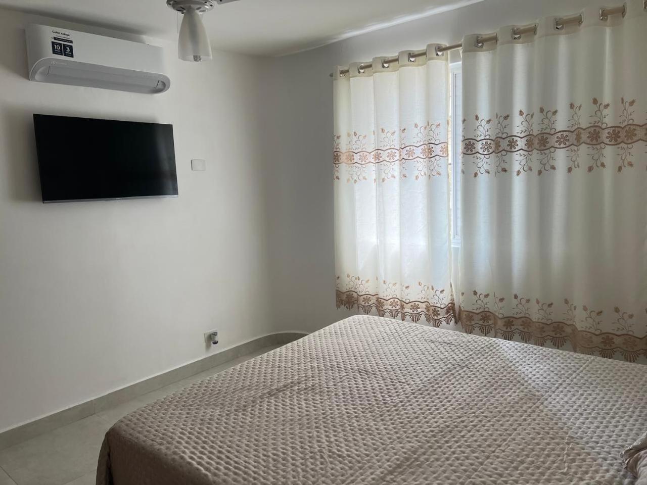 Beleza De Apartamento 300 Metros Da Praia กัวรูจา ภายนอก รูปภาพ