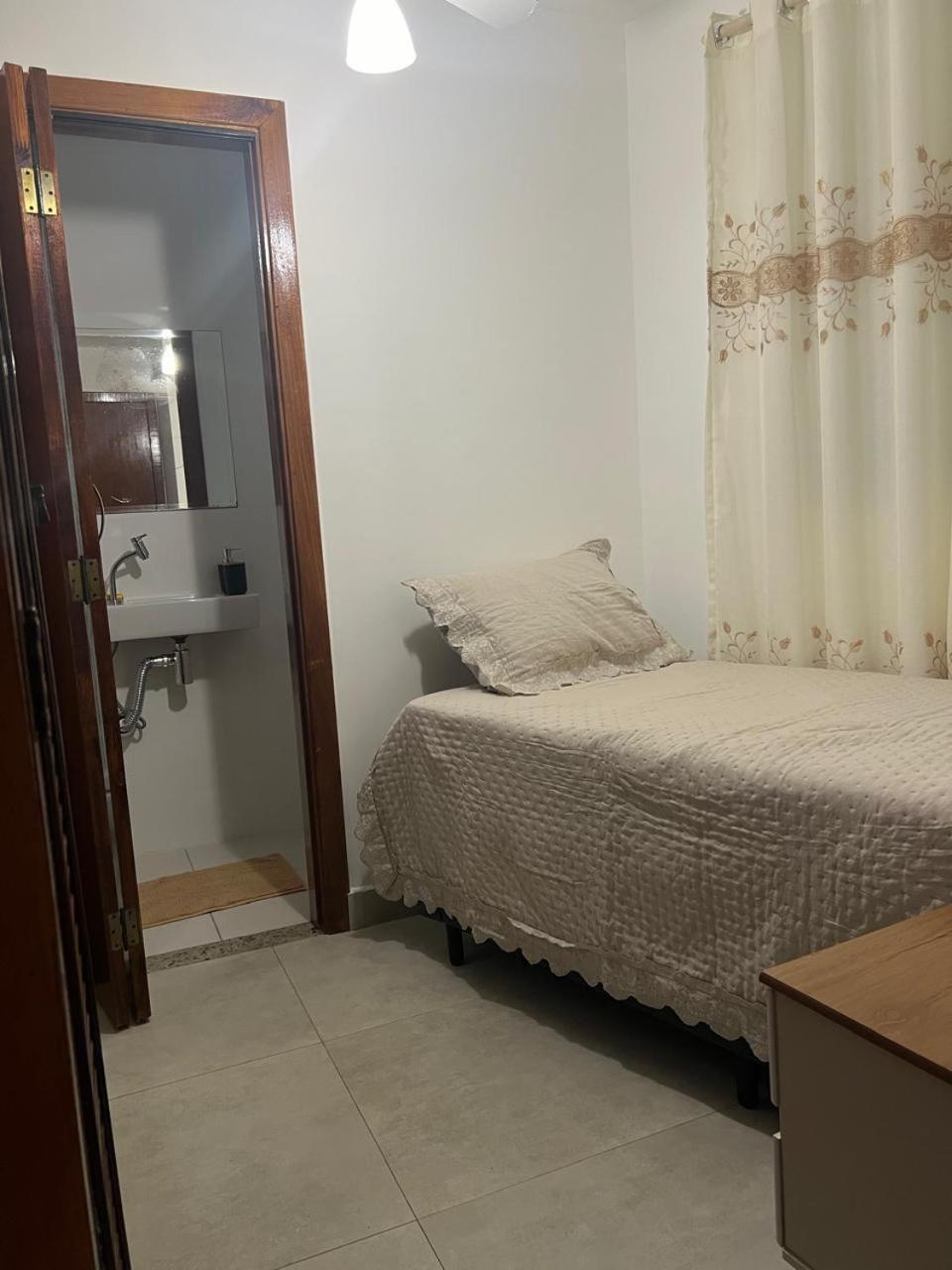 Beleza De Apartamento 300 Metros Da Praia กัวรูจา ภายนอก รูปภาพ