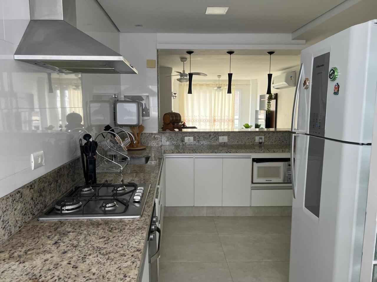 Beleza De Apartamento 300 Metros Da Praia กัวรูจา ภายนอก รูปภาพ